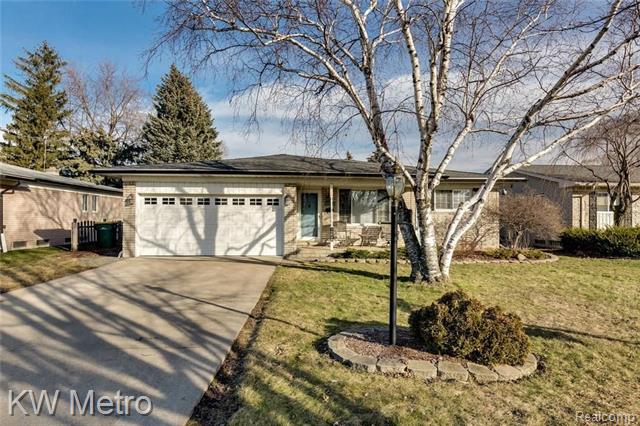 front view picture of 34648 Esper Dr, Sterling Heights, MI. 48312