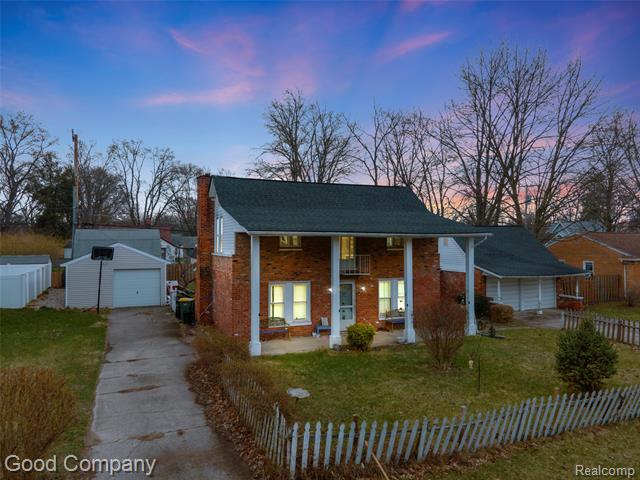front view picture of 21560 Collingham Ave, Farmington, MI. 48336