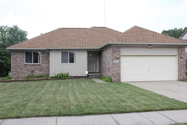 front view picture of 22531 Glen Oak Dr, Clinton Township, MI. 48035