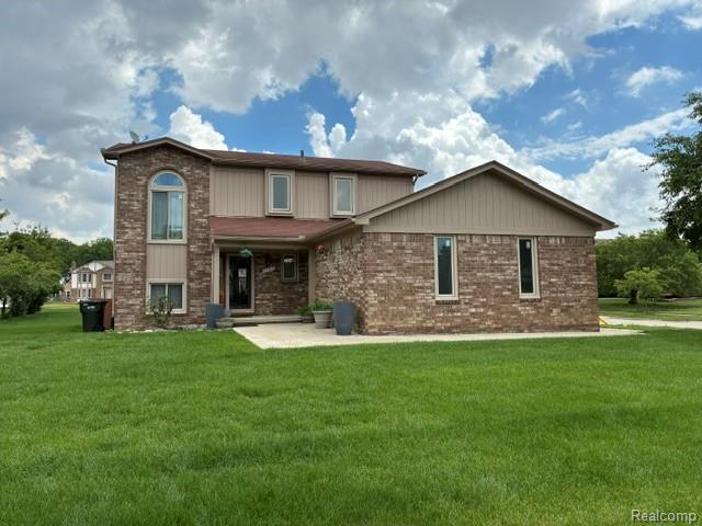front view picture of 35616 Drake Dr, Sterling Heights, MI. 48310