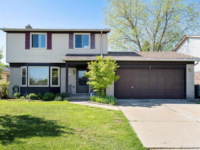 front view picture of 3076 Elmcrest Road, Sterling Heights, MI. 48310