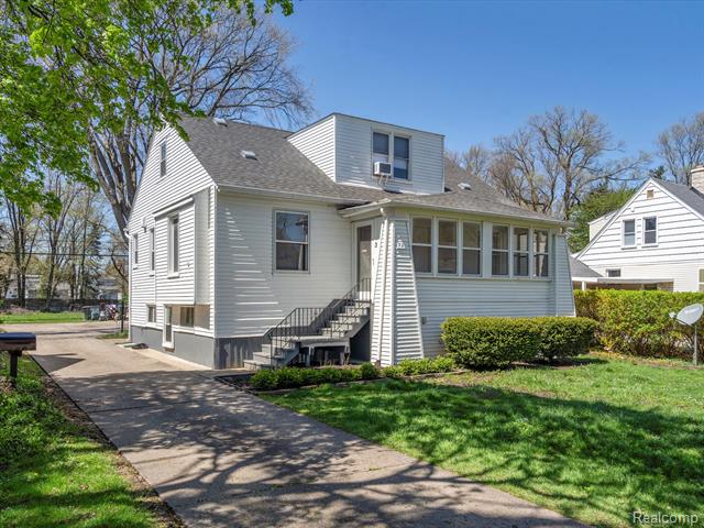 front view picture of 321 Saint Louis St, Ferndale, MI. 48220