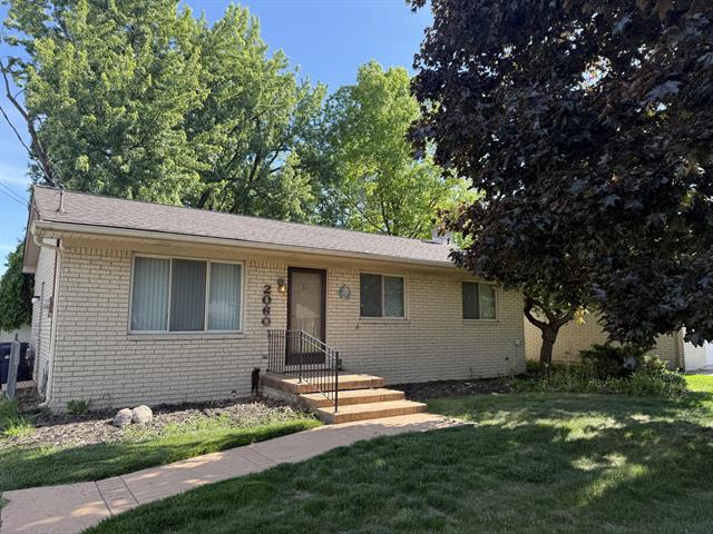 front view picture of 2060 Oakcrest Road, Sterling Heights, MI. 48310