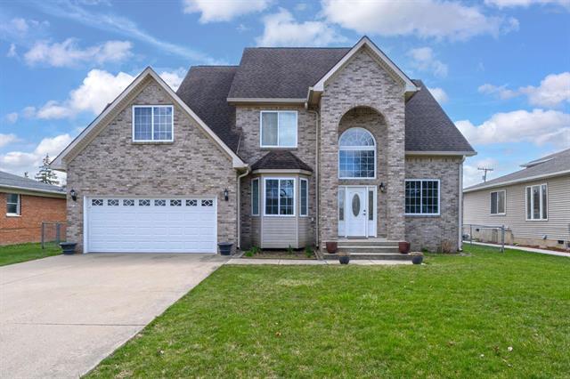 front view picture of 2094 Oakcrest Road, Sterling Heights, MI. 48310