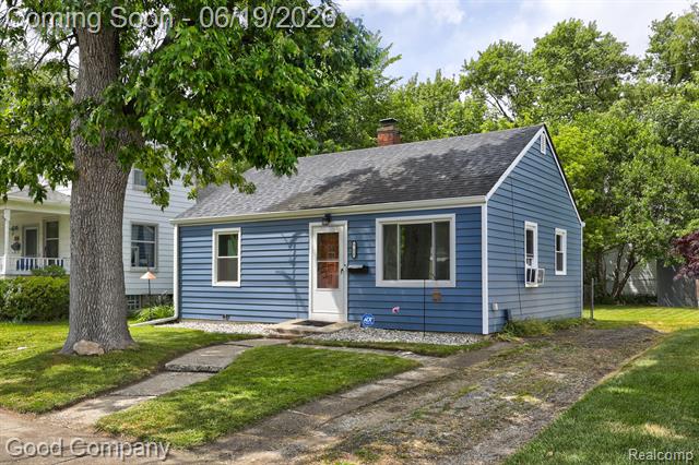 front view picture of 521 E Chesterfield St, Ferndale, MI. 48220