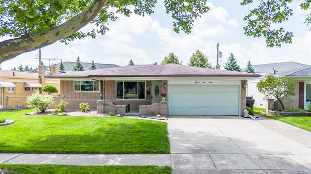 front view picture of 14490 Edshire Dr, Sterling Heights, MI. 48312