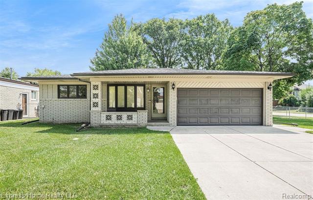front view picture of 35526 Dunston Dr, Sterling Heights, MI. 48310