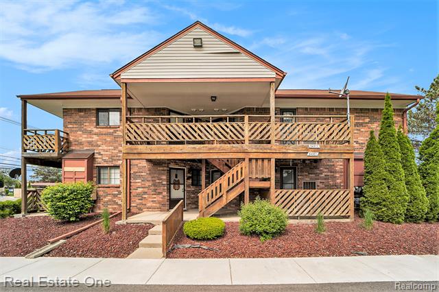 front view picture of 34901 Hamilton Dr, Fraser, MI. 48026