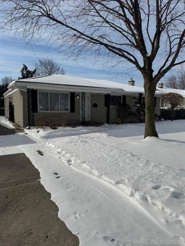 front view picture of 11864 Eldorado Dr, Sterling Heights, MI. 48312