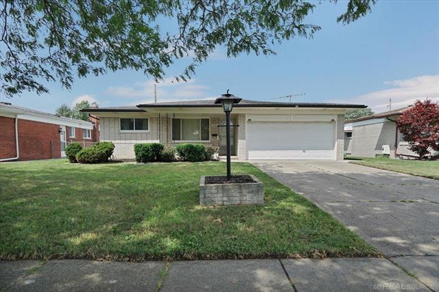 front view picture of 35203 Eden Park Dr, Sterling Heights, MI. 48312