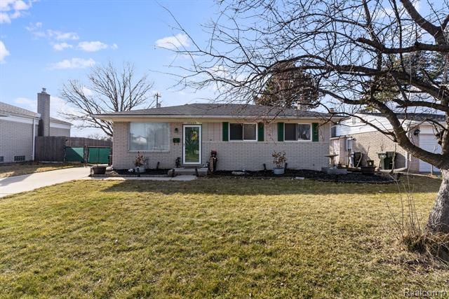 front view picture of 35407 Mustang Dr, Sterling Heights, MI. 48312