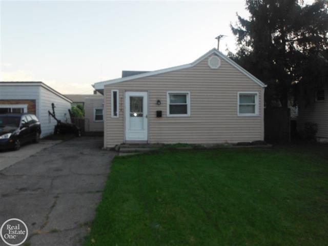 front view picture of 21218 Woodward, Clinton Township, MI. 48035