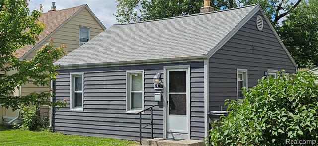 front view picture of 21117 Woodward, Clinton Township, MI. 48035