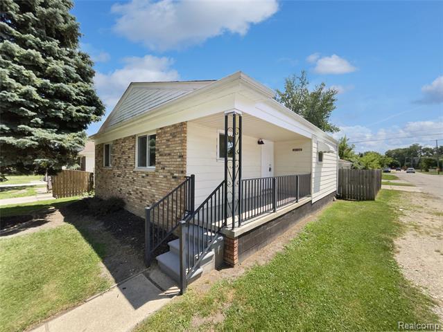 front view picture of 21108 Vermander, Clinton Township, MI. 48035