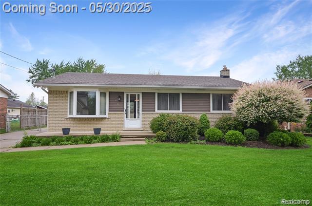 front view picture of 2103 Oakcrest Road, Sterling Heights, MI. 48310
