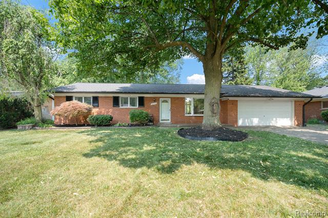 front view picture of 35175 Beacon Hill, Harrison Township, MI. 48045