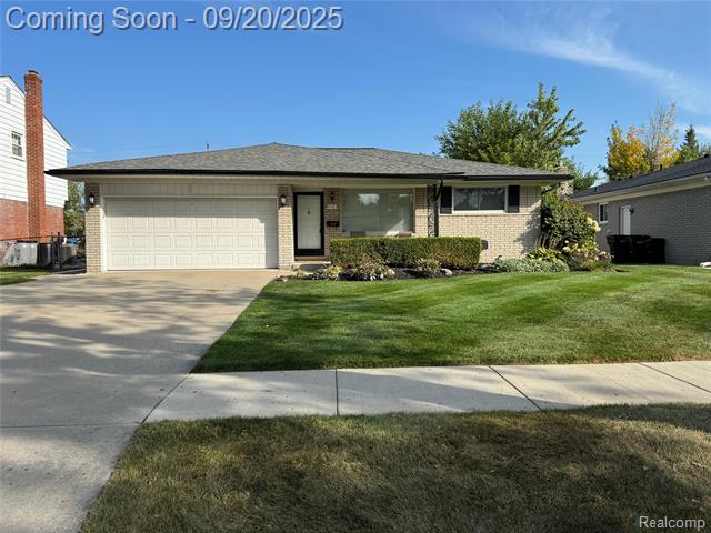 front view picture of 4121 Anthony Dr, Sterling Heights, MI. 48310