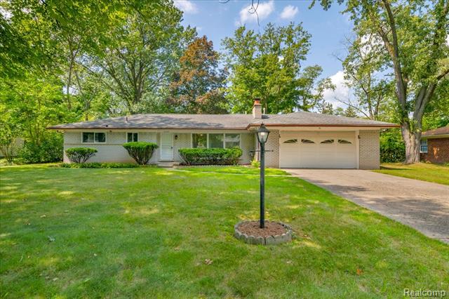 front view picture of 21345 Avon Ln, Southfield, MI. 48075