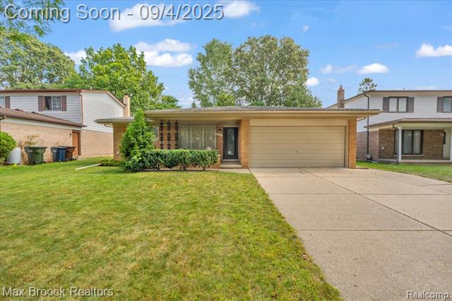 front view picture of 35656 Saxony Dr, Sterling Heights, MI. 48310