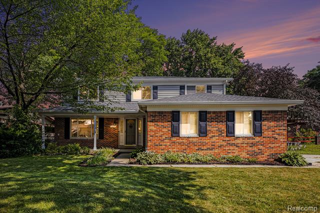 front view picture of 5049 Surrey Dr, Sterling Heights, MI. 48310