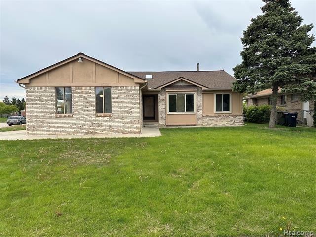 front view picture of 5565 Kebbe Dr, Sterling Heights, MI. 48310