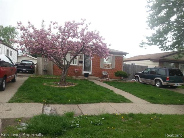 front view picture of 20165 Woodward, Clinton Township, MI. 48035