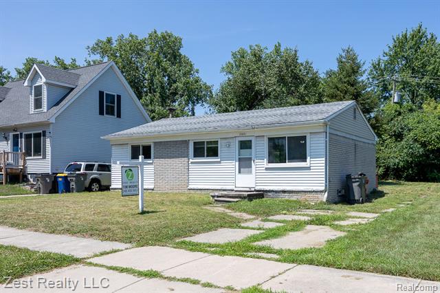 front view picture of 21681 Laurel, Clinton Township, MI. 48035