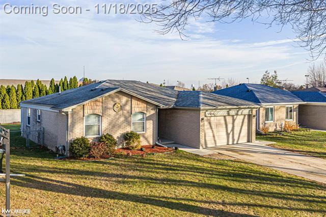 front view picture of 35646 Maureen Dr, Sterling Heights, MI. 48310