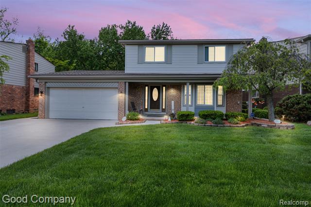 front view picture of 35833 Indigo Dr, Sterling Heights, MI. 48310