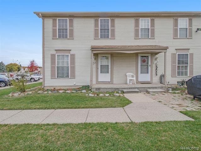 front view picture of 35420 Tall Oaks Dr, Sterling Heights, MI. 48312