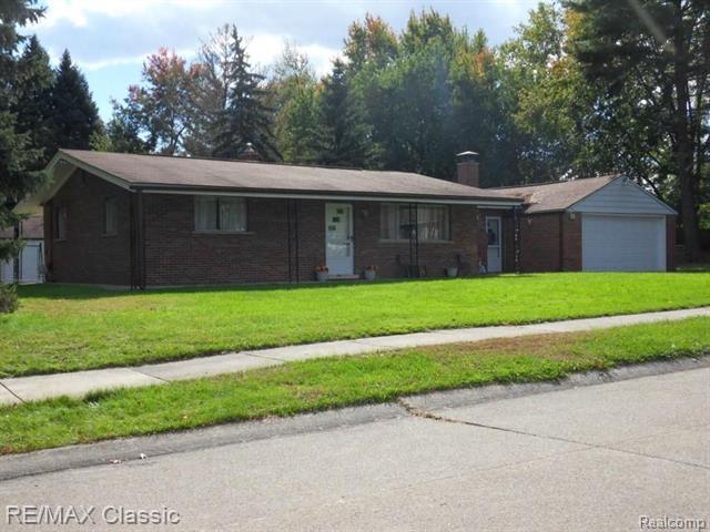 front view picture of 2594 Maplecrest Road, Sterling Heights, MI. 48310