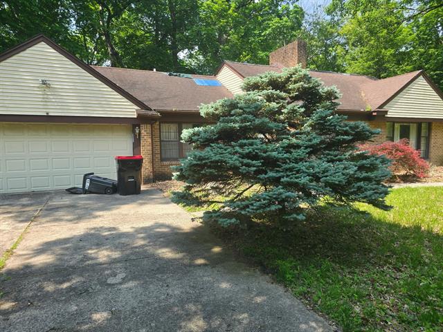 front view picture of 21885 Maplewood Dr, Southfield, MI. 48033
