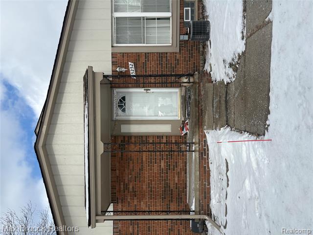 front view picture of 35252 Terrybrook Dr Turner Dr, Sterling Heights, MI. 48312