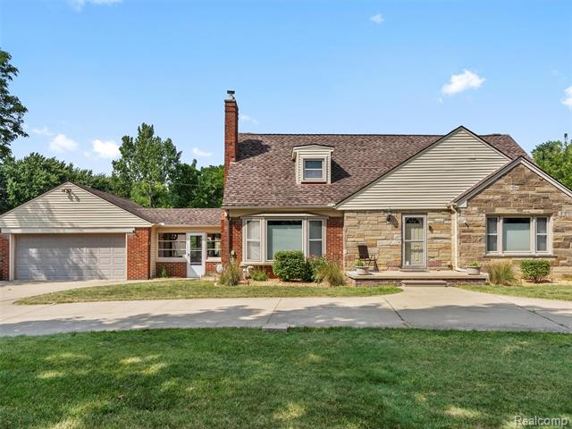front view picture of 14815 15 Mile Rd, Sterling Heights, MI. 48312