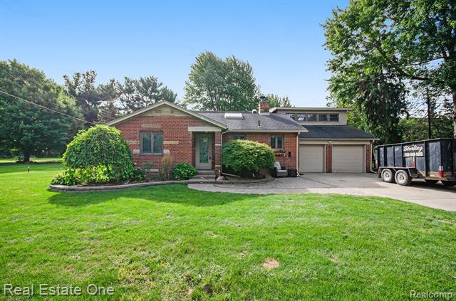 front view picture of 35238 Moravian Dr, Sterling Heights, MI. 48312
