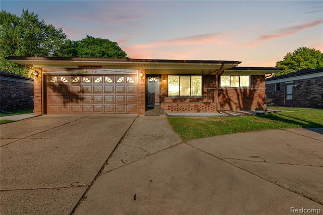 front view picture of 35442 Sunset Dr, Sterling Heights, MI. 48312
