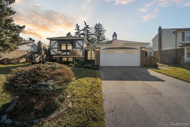 front view picture of 13830 Bathgate Dr, Sterling Heights, MI. 48312