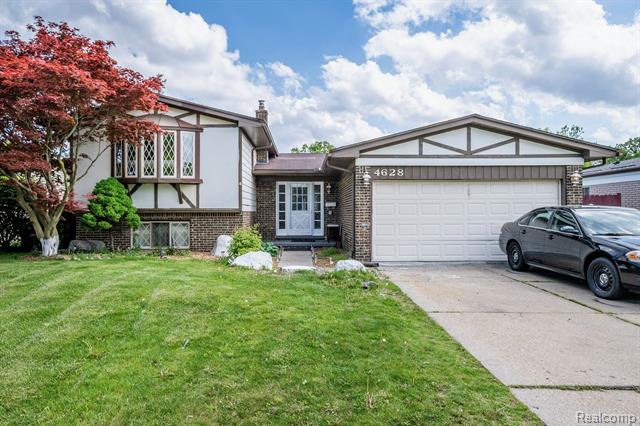 front view picture of 4628 Dickson Dr, Sterling Heights, MI. 48310