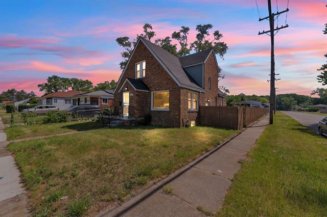 front view picture of 21004 Reimanville Ave, Ferndale, MI. 48220