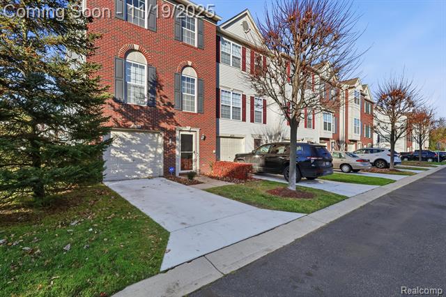 front view picture of 36123 Dominion Cir, Sterling Heights, MI. 48310