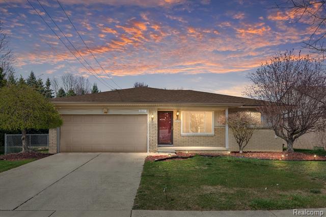 front view picture of 8625 Brougham Dr, Sterling Heights, MI. 48312