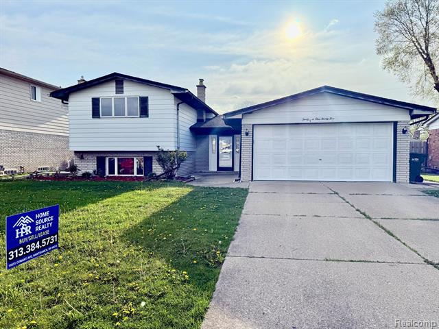 front view picture of 36125 Beverly Dr, Sterling Heights, MI. 48310