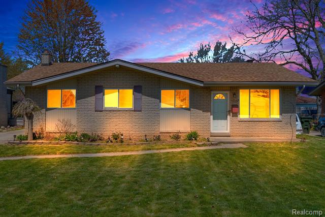 front view picture of 12157 Chevelle Dr, Sterling Heights, MI. 48312
