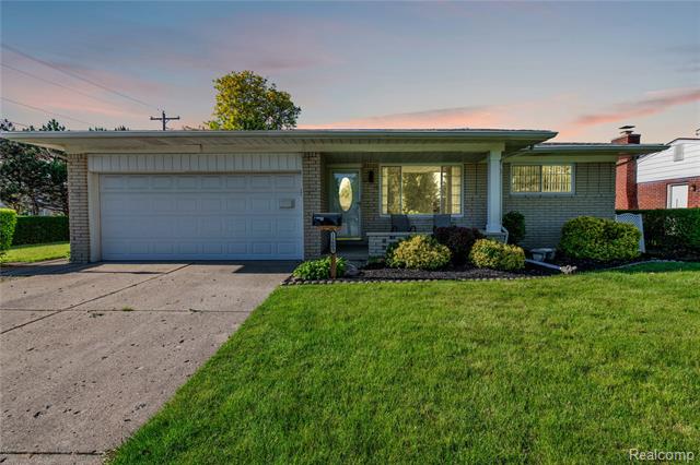 front view picture of 11609 Fury Court, Sterling Heights, MI. 48312