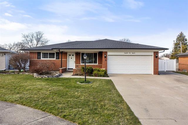 front view picture of 35455 Alta Vista Dr, Sterling Heights, MI. 48312
