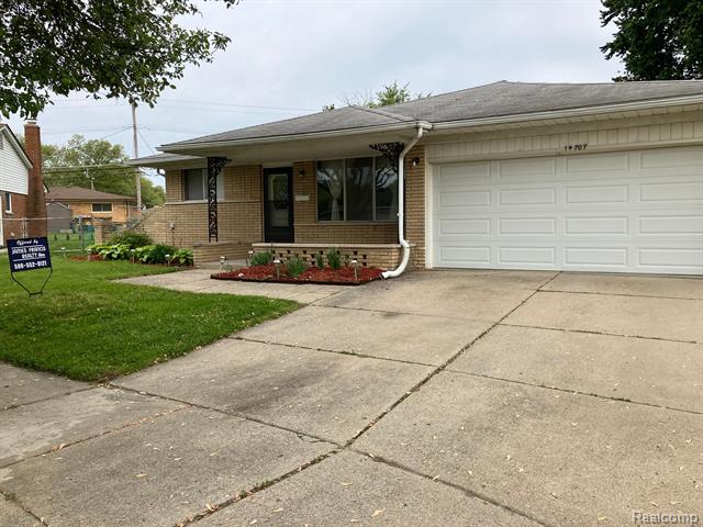 front view picture of 14707 Howell Court, Sterling Heights, MI. 48312
