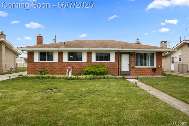 front view picture of 35622 Malibu Dr, Sterling Heights, MI. 48312
