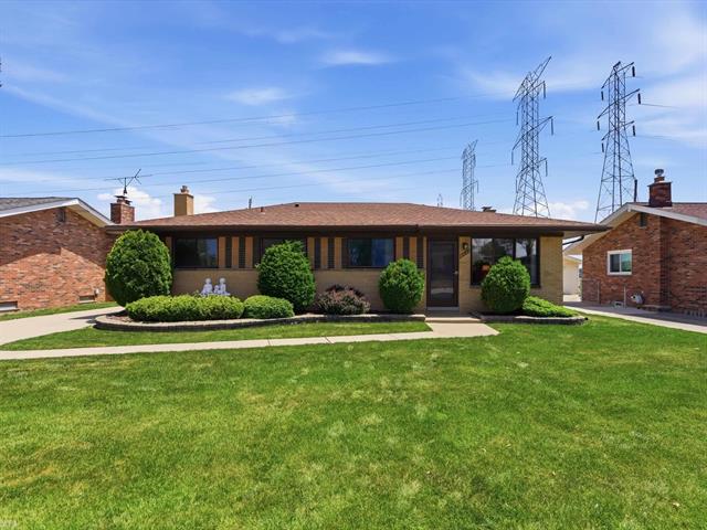 front view picture of 35842 Malibu Dr, Sterling Heights, MI. 48312