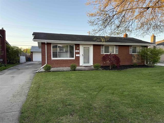 front view picture of 11641 Brougham Dr, Sterling Heights, MI. 48312