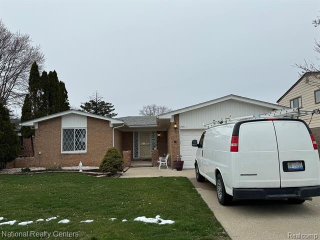 front view picture of 4971 Chadbourne Dr, Sterling Heights, MI. 48310
